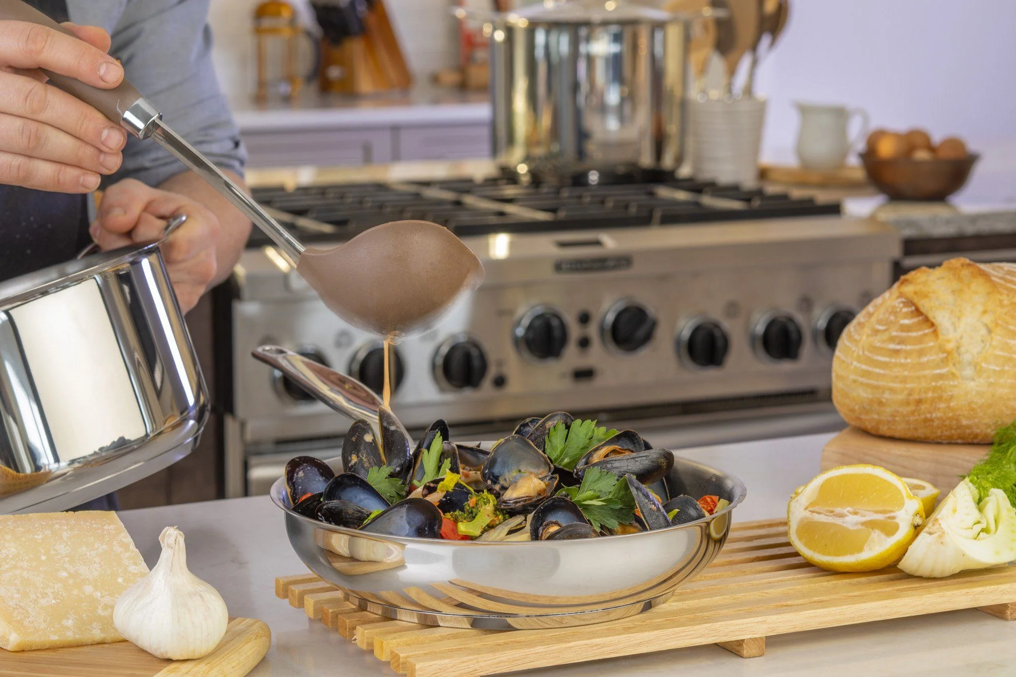 Meyer Confederation Stainless Steel Cookware Set, 10-Piece, Made in Canada - Image 8