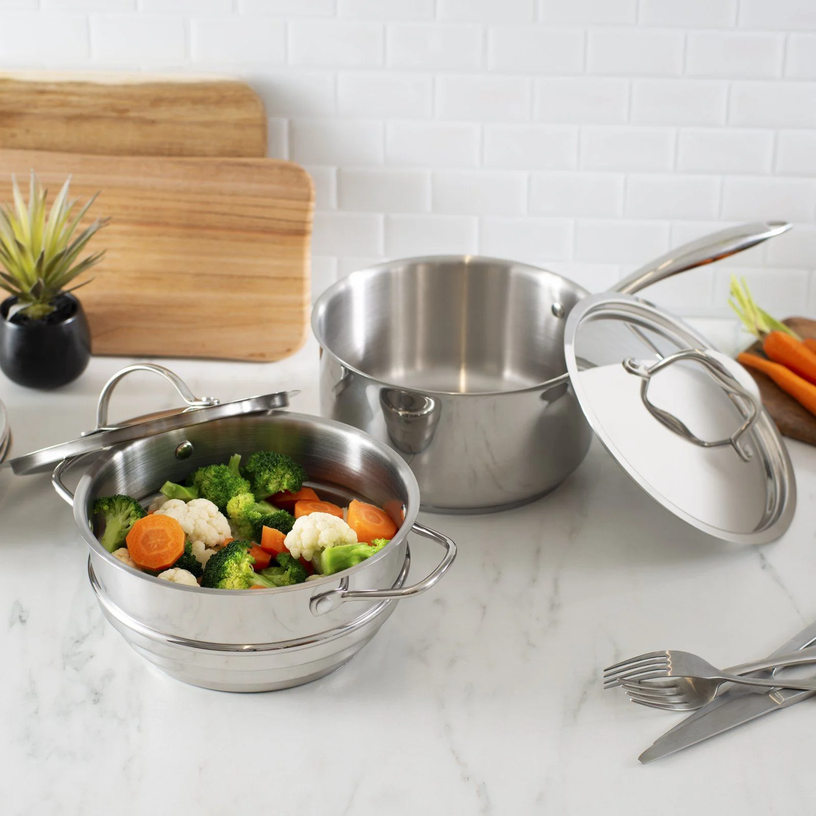 Meyer Accolade Stainless Steel Cookware Set, 10-Piece, Made in Canada - Image 4