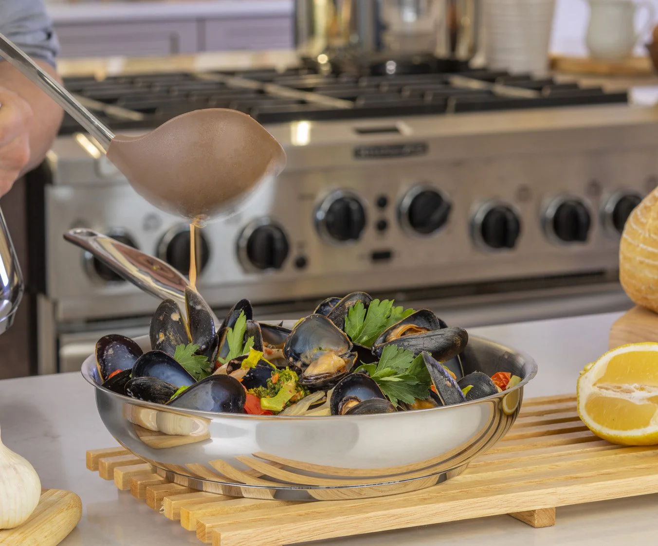 Meyer Confederation Stainless Steel 24cm/9.5" Frying Pan, Skillet, Made in Canada - Image 4