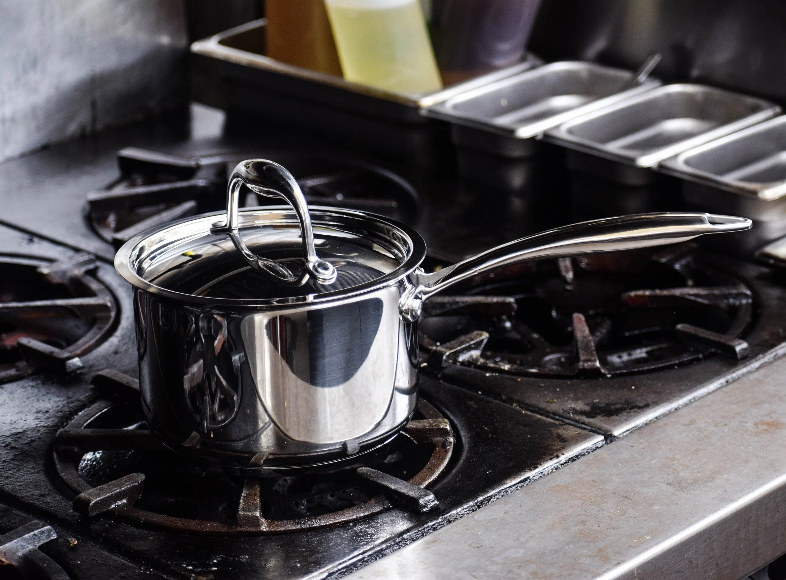 Meyer Accolade Stainless Steel 2L Saucepan with cover, Made in Canada - Image 3