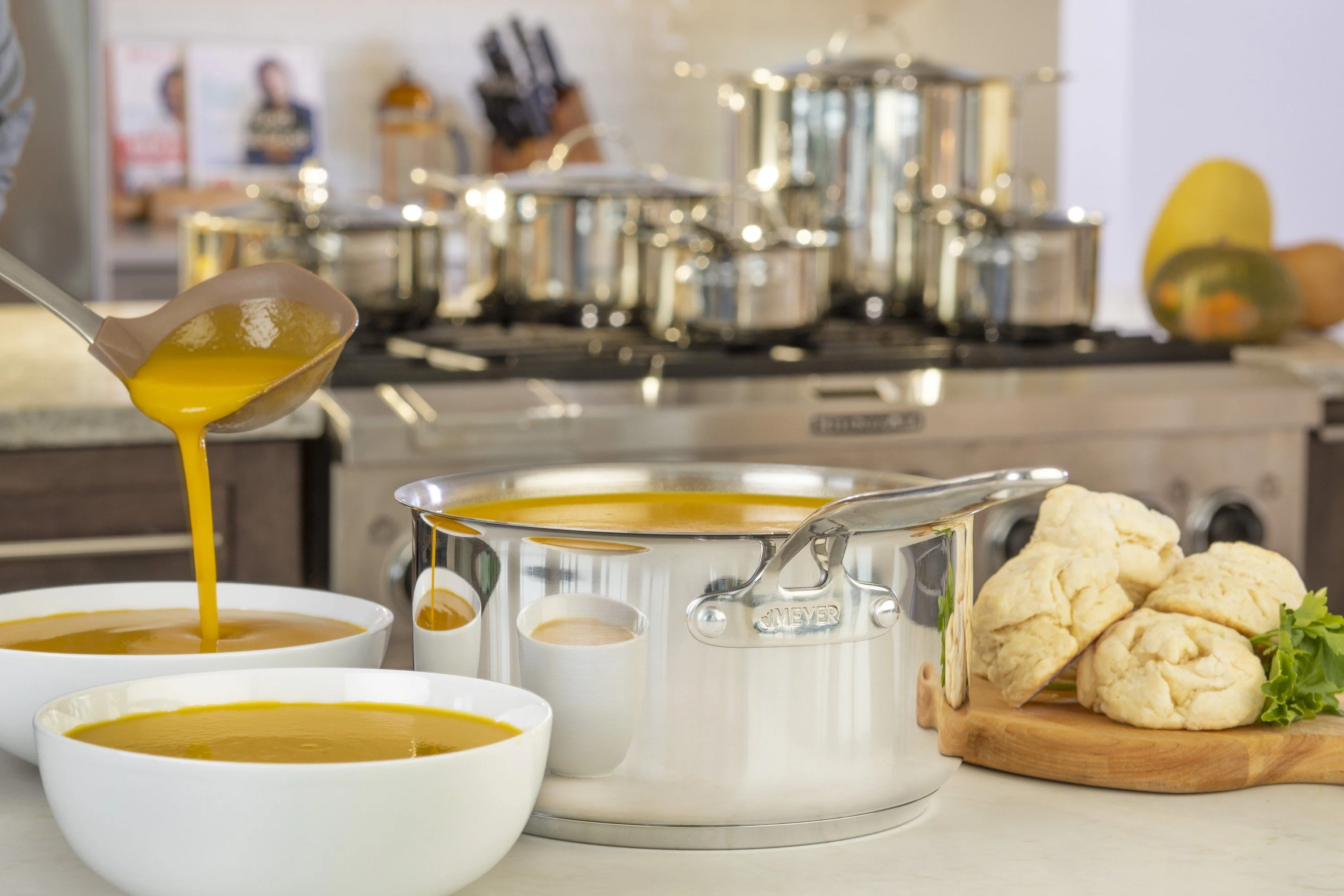 Meyer Confederation Stainless Steel 2L Saucepan with cover, Made in Canada - Image 3