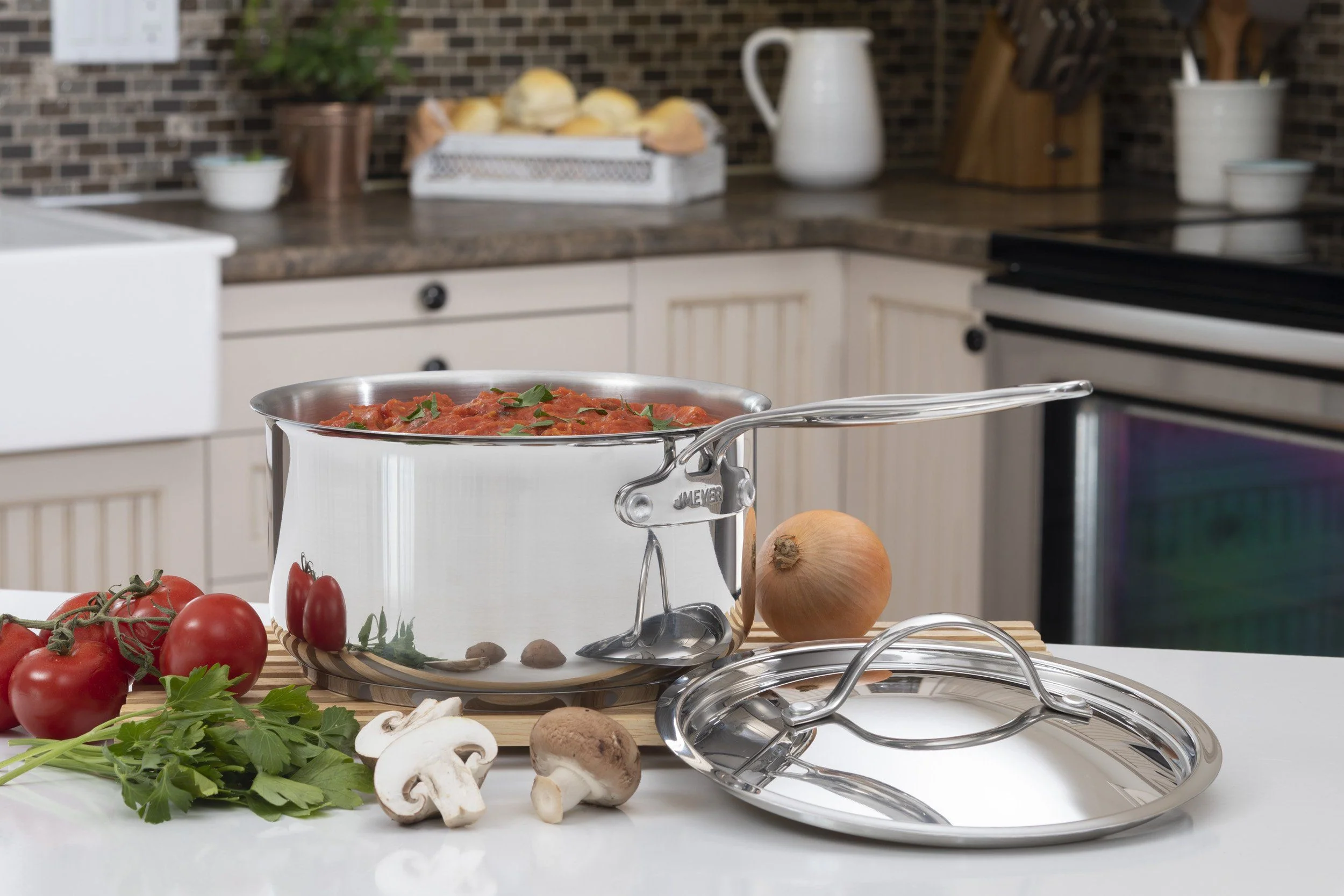Meyer Confederation Stainless Steel 3L Saucepan with cover, Made in Canada - Image 3
